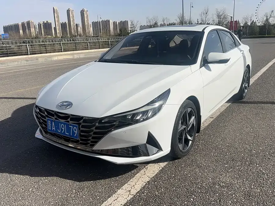 Hyundai Elantra Elantra 2022 1.5L CVT LUX Premium Edition 2022 — фото 1, купить с доставкой в Москву