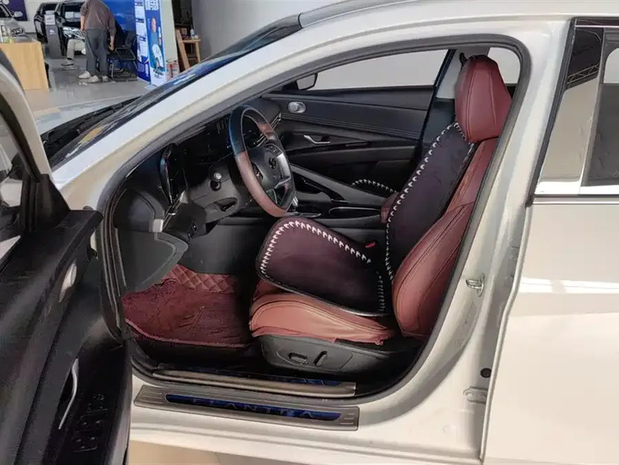 Hyundai Elantra Elantra 2021 1.5L CVT LUX Premium Edition 2022 — миниатюра 3