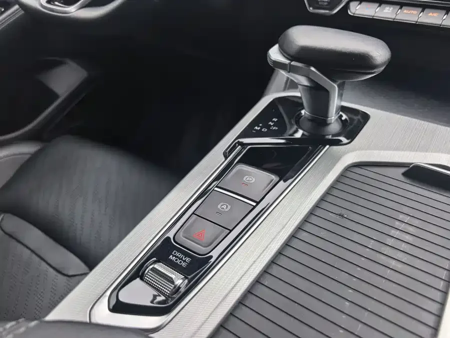 Geely Xingrui Xingrui 2023 2.0TD only available in green version 2022 — миниатюра 5
