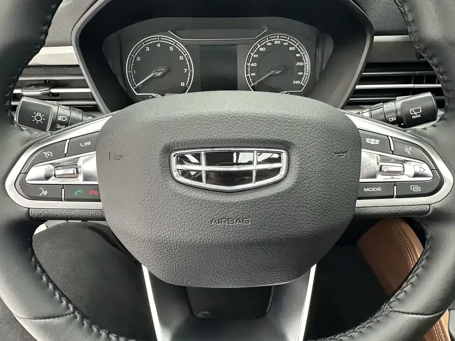 Geely Vision X6 Vision X6 2021 PRO 1.4T Automatic Premium Edition 2023 — миниатюра 4