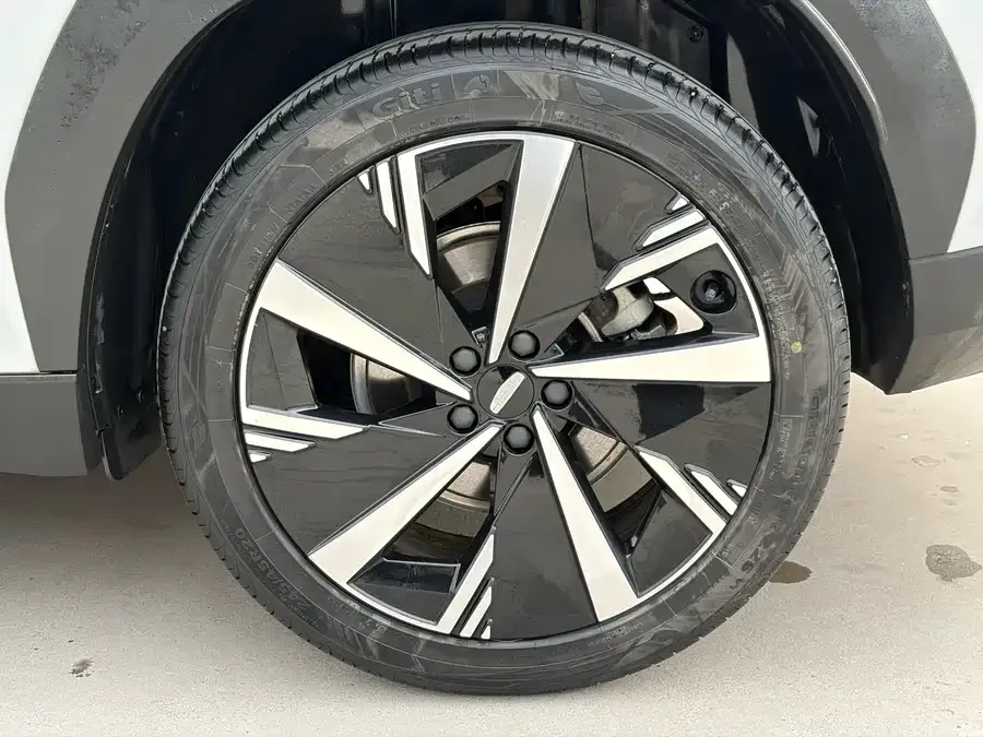Geely Atlas L Boyue L 2023 1.5TD DCT Premium Edition 2023 — миниатюра 5