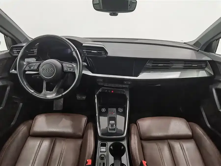 Audi A3 2022 Sportback 35 TFSI Enterprising and Elegant Model 2022 — миниатюра 2