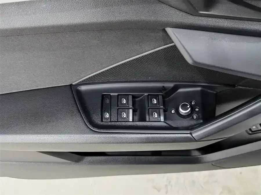Audi A3 2022 Sportback 35 TFSI Enterprising and Elegant Model 2022 — миниатюра 3