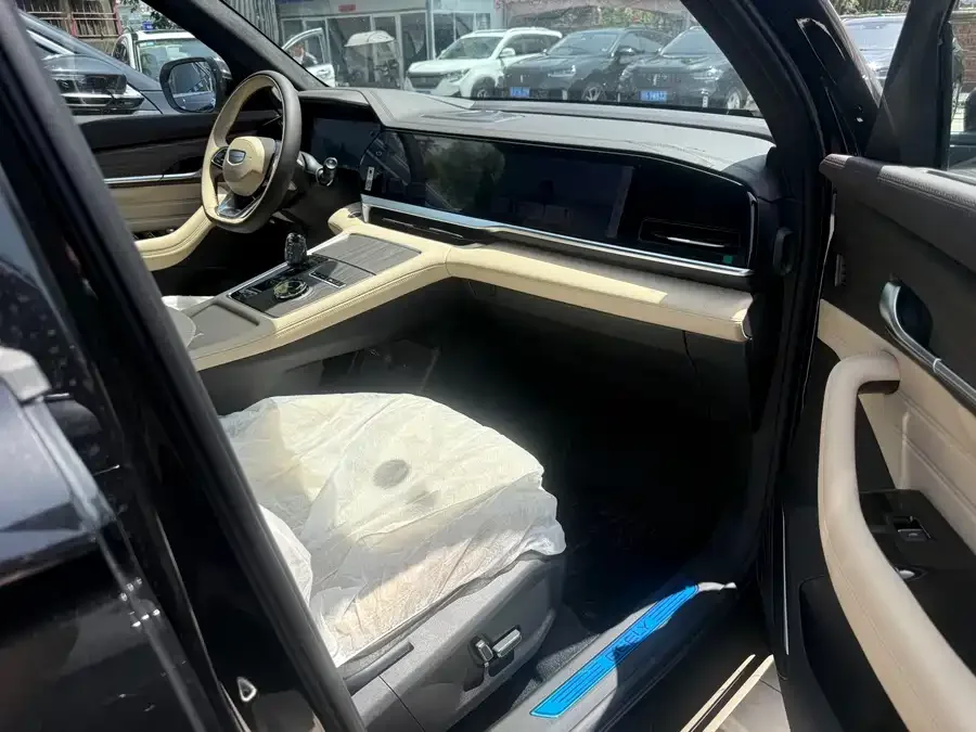 Geely Monjaro Xingyue L 2025 Dongfangyao 2.0TD Automatic Star-gazing Edition 2025 — миниатюра 5