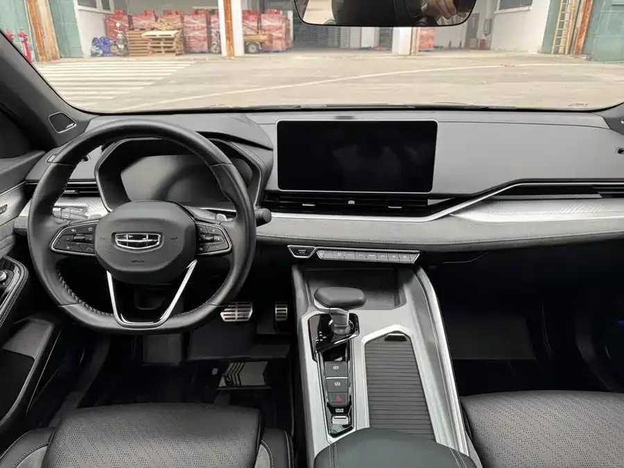 Geely Xingrui Xingrui 2023 2.0TD only available in green version 2022 — миниатюра 2