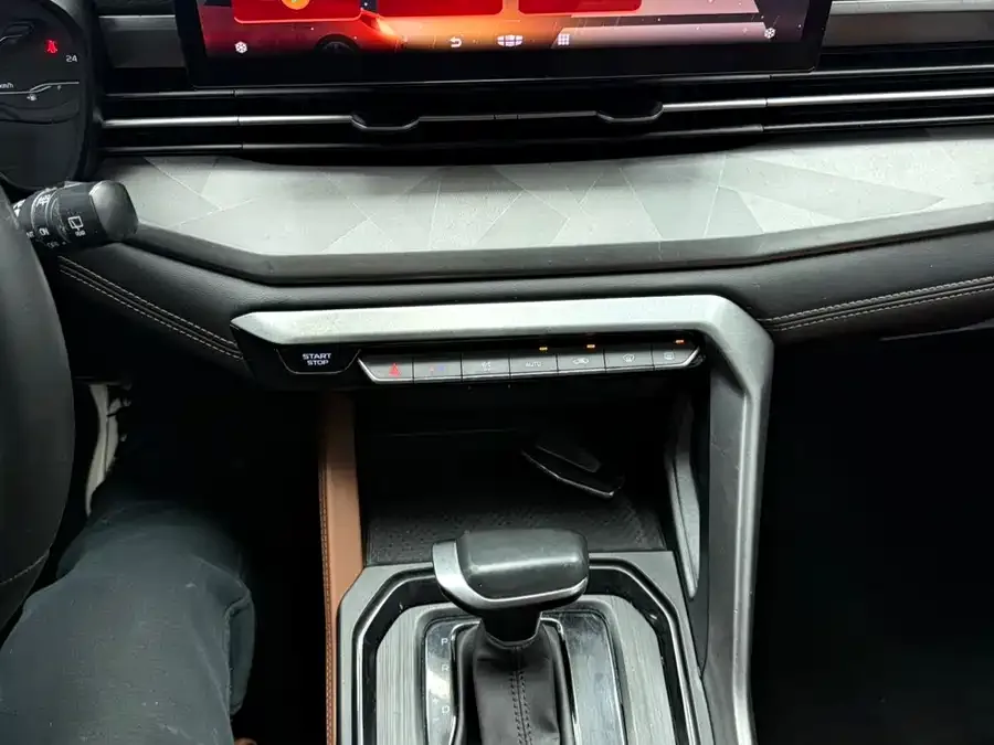 Geely Vision X6 Vision X6 2021 PRO 1.4T Automatic Premium Edition 2022 — миниатюра 3