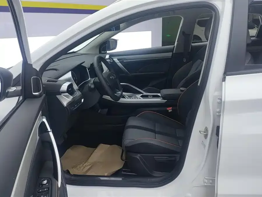 Geely Coolray SX11 Geely Binyue 2024 1.5T DCT Dragon Edition 2025 — миниатюра 3
