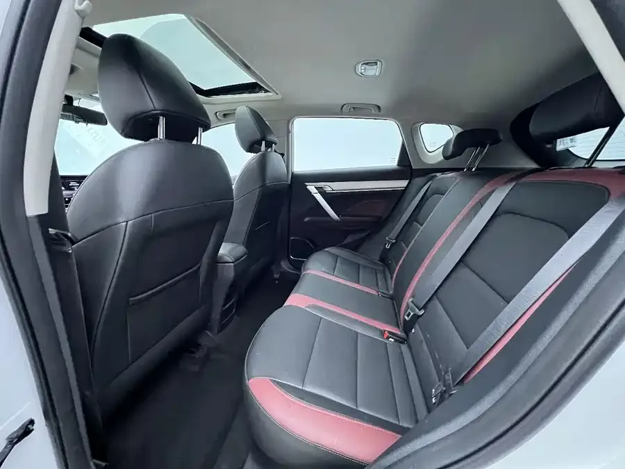 Geely Coolray SX11 Binyue 2021 1.4T DCT Platinum Edition 2022 — миниатюра 4