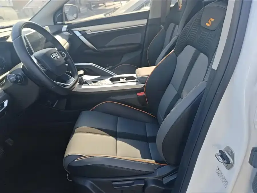 Geely Coolray SX11 Binyue 2023 1.5T DCT Platinum Edition 2024 — миниатюра 3