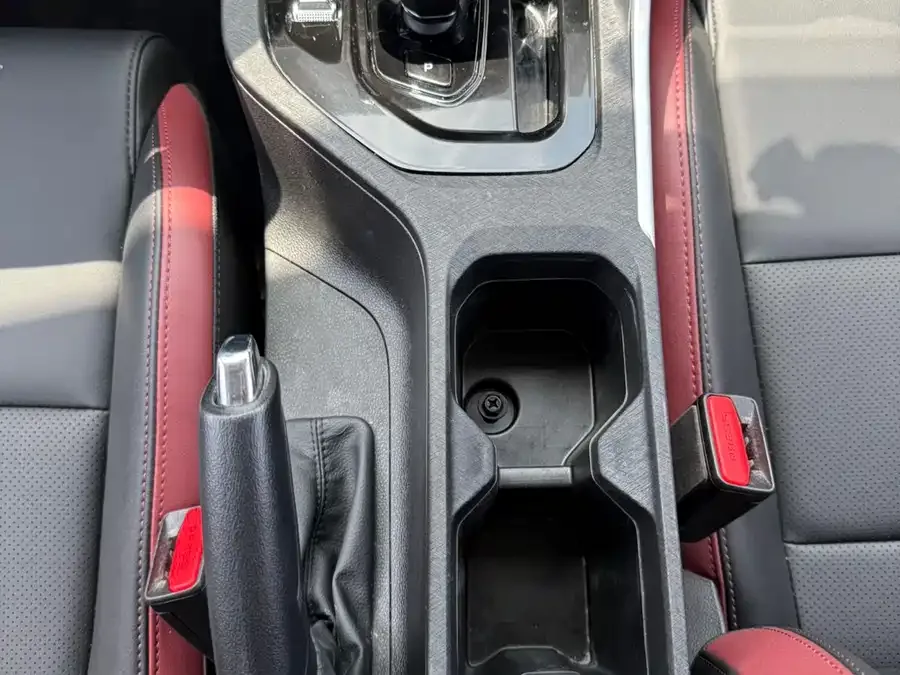 Geely Coolray SX11 Binyue 2021 1.4T DCT Platinum Edition 2023 — миниатюра 3