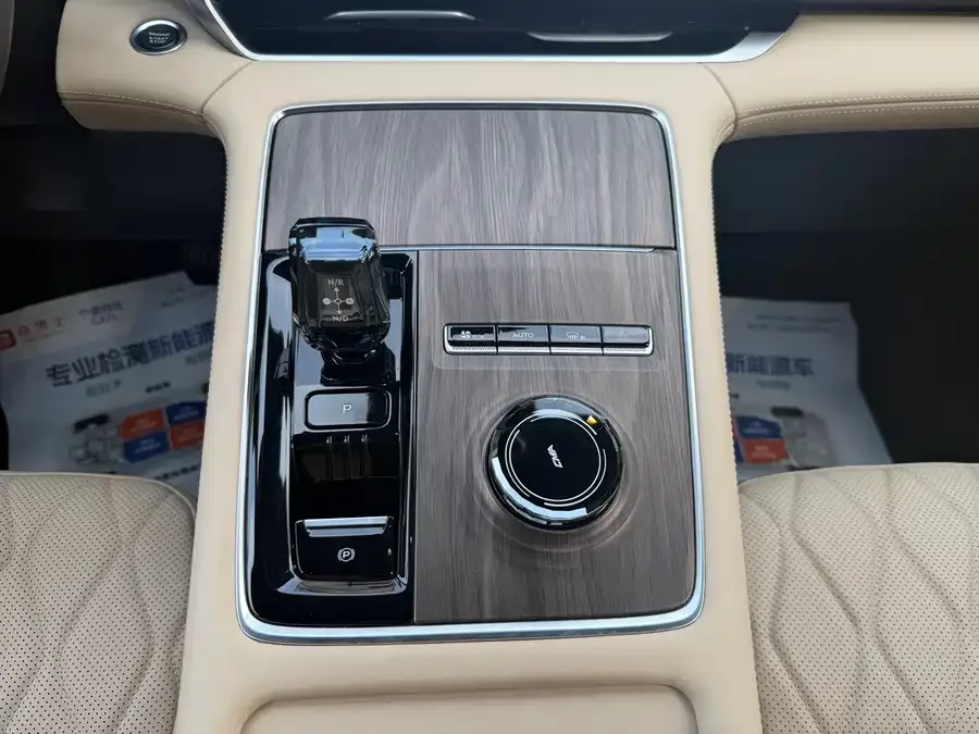 Geely Monjaro Xingyue L 2025 Dongfangyao 2.0TD Automatic 4WD Moon-Watching Edition 2024 — миниатюра 4