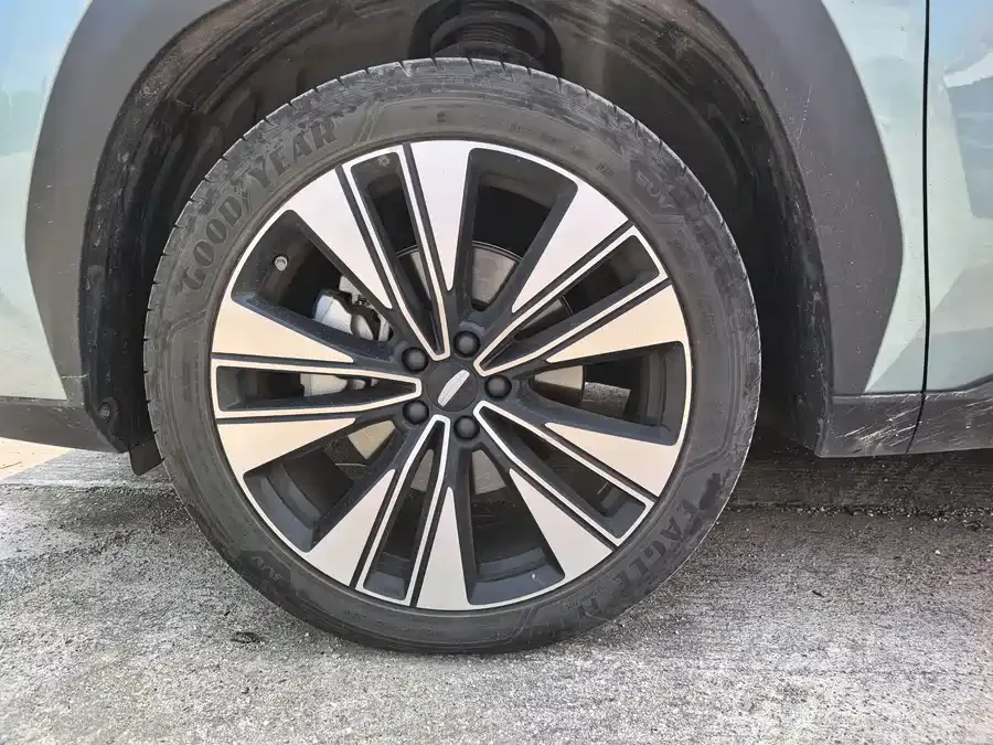 Geely Atlas L Boyue L 2025 fourth generation 1.5TD DCT Jinxiu 2025 — миниатюра 3