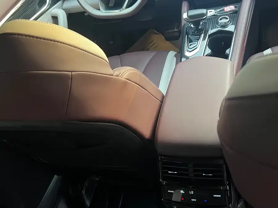 Geely Monjaro Xingyue L 2021 2.0TD DCT EVO 2WD flagship model 2022 — миниатюра 2