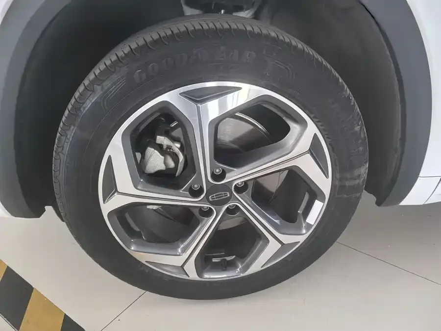 Geely Monjaro Xingyue L 2024 2.0TD High Power Automatic 2WD Yunqi Edition 2024 — миниатюра 3