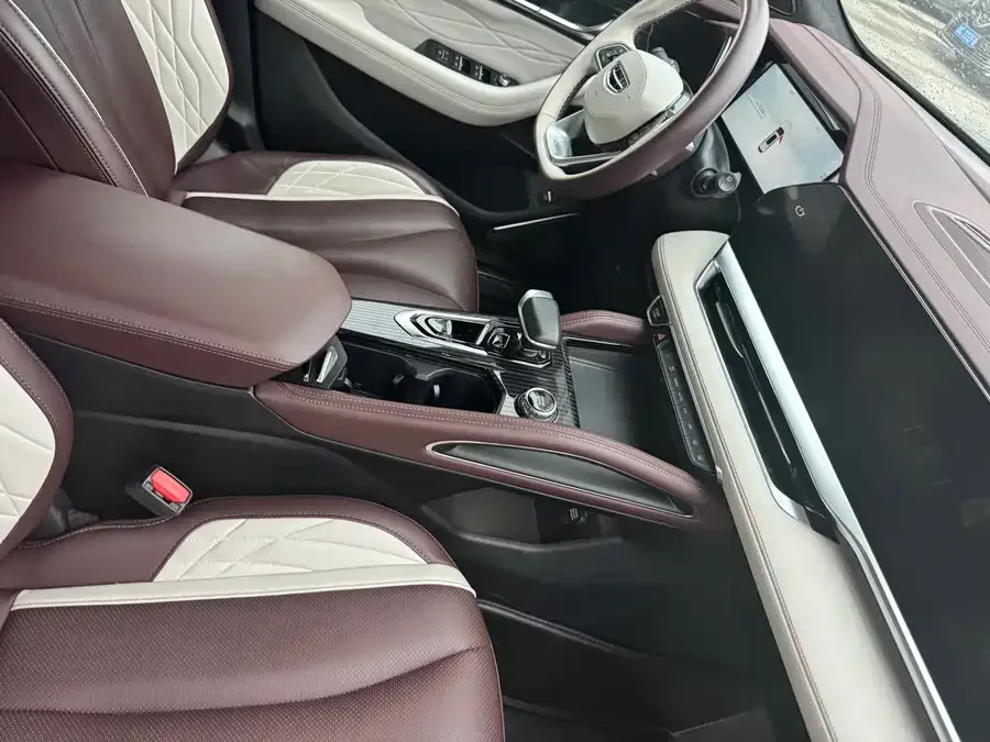 Geely Monjaro Xingyue L 2021 2.0TD DCT EVO 2WD Premium Edition 2022 — миниатюра 3