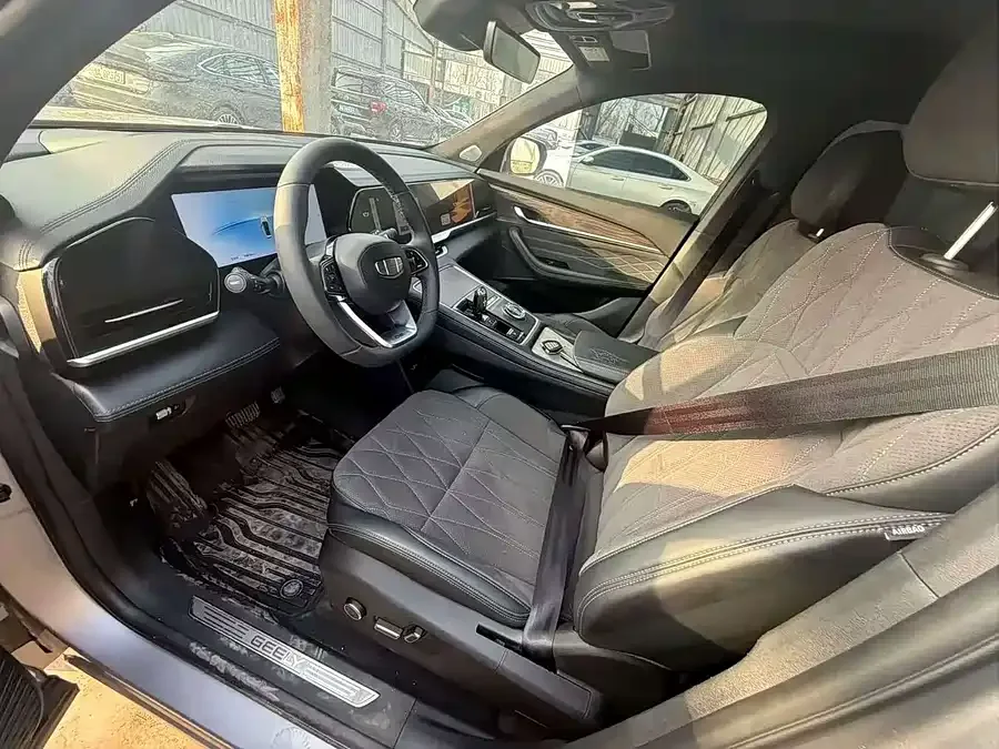 Geely Monjaro Xingyue L 2024 2.0TD High Power Automatic 2WD Yunqi Edition 2025 — миниатюра 2