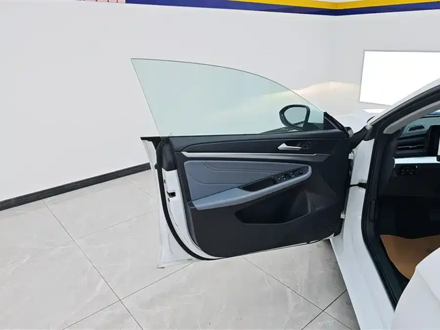 Volkswagen Lamando 2024 Lingdu Lingdu L 280TSI DSG Hot Edition 2024 — миниатюра 4