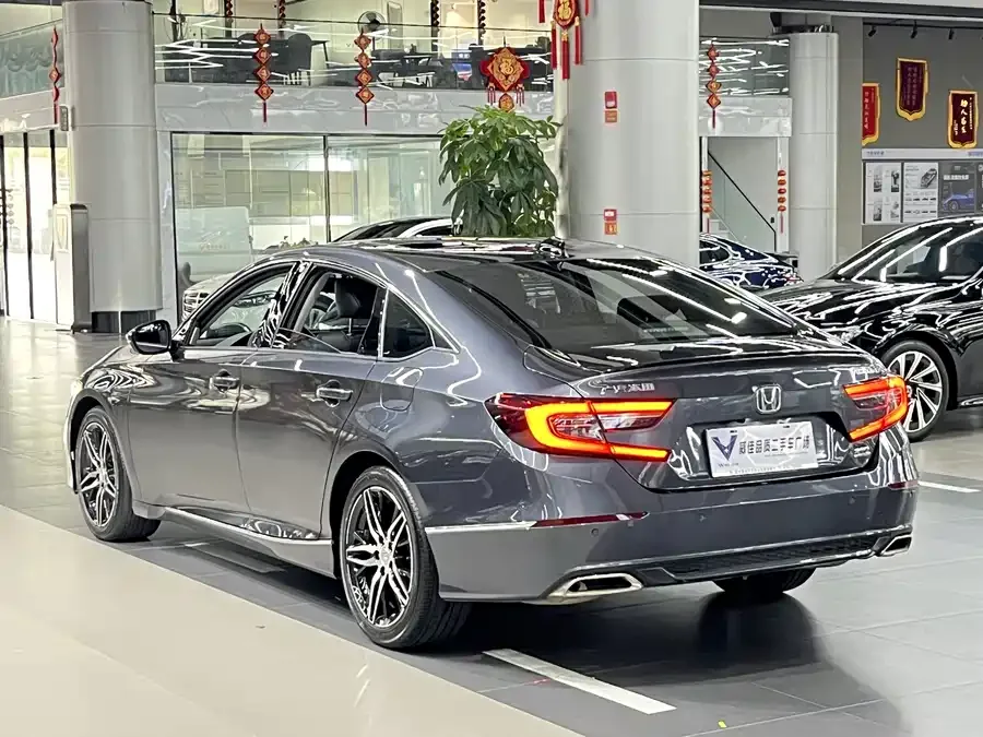 Honda Accord 2022 Accord 260TURBO Fantasy Night Premium Edition 2023 — миниатюра 4