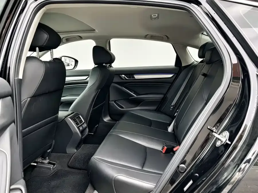 Honda Accord 2022 Accord 260TURBO Fantasy Night Premium Edition 2022 — миниатюра 2