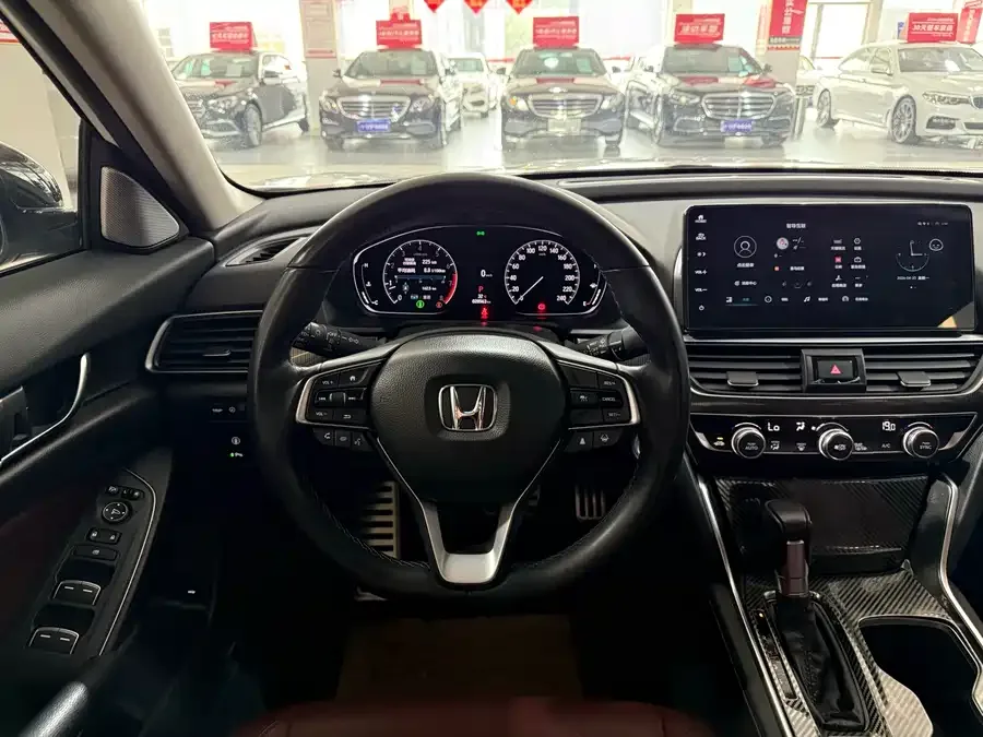 Honda Accord 2022 Accord 260TURBO Fantasy Night Premium Edition 2023 — миниатюра 5