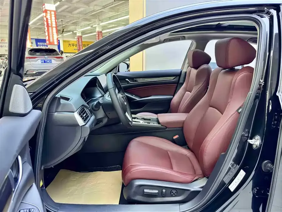 Honda Accord 2022 Accord 260TURBO Fantasy Night Premium Edition 2022 — миниатюра 2