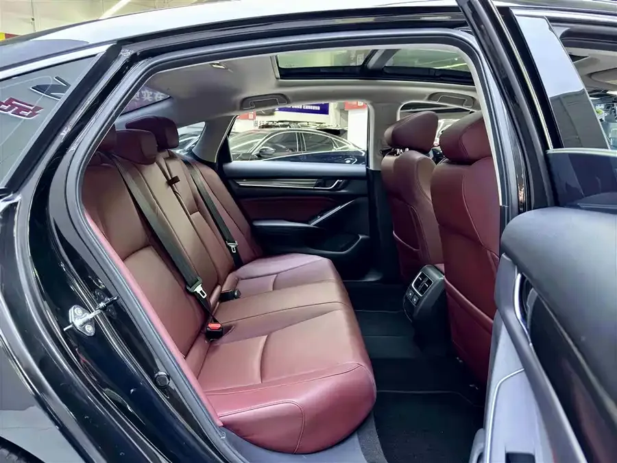 Honda Accord 2022 Accord 260TURBO Fantasy Night Premium Edition 2022 — миниатюра 4