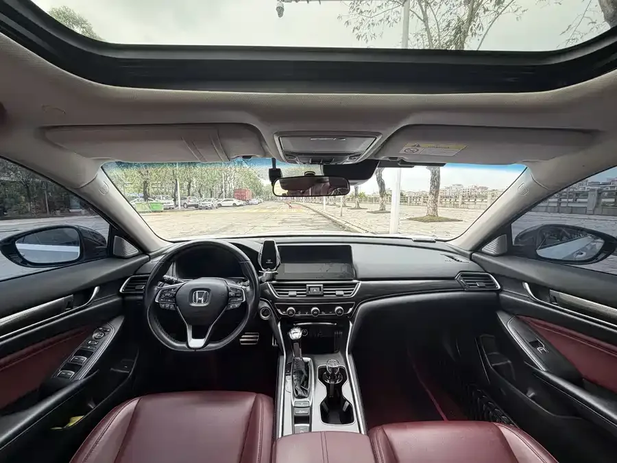 Honda Accord 2022 Accord 260TURBO Fantasy Night Premium Edition 2022 — миниатюра 3