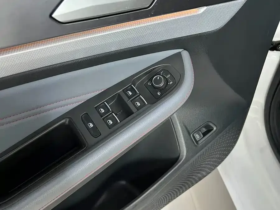 Volkswagen Lamando 2023 Lingdu Lingdu L 280TSI DSG Cool Edition 2023 — миниатюра 4