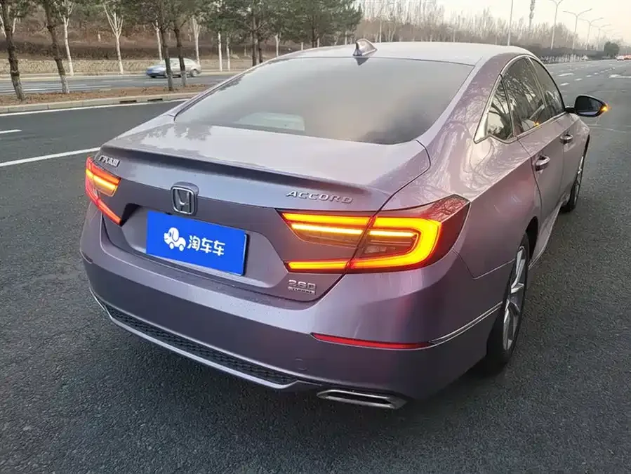 Honda Accord Accord 2022 260TURBO Deluxe Edition 2022 — миниатюра 3