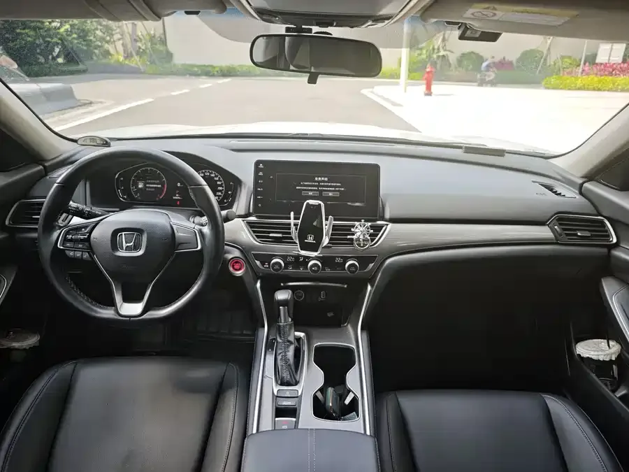 Honda Accord Accord 2022 260TURBO Deluxe Edition 2022 — миниатюра 4