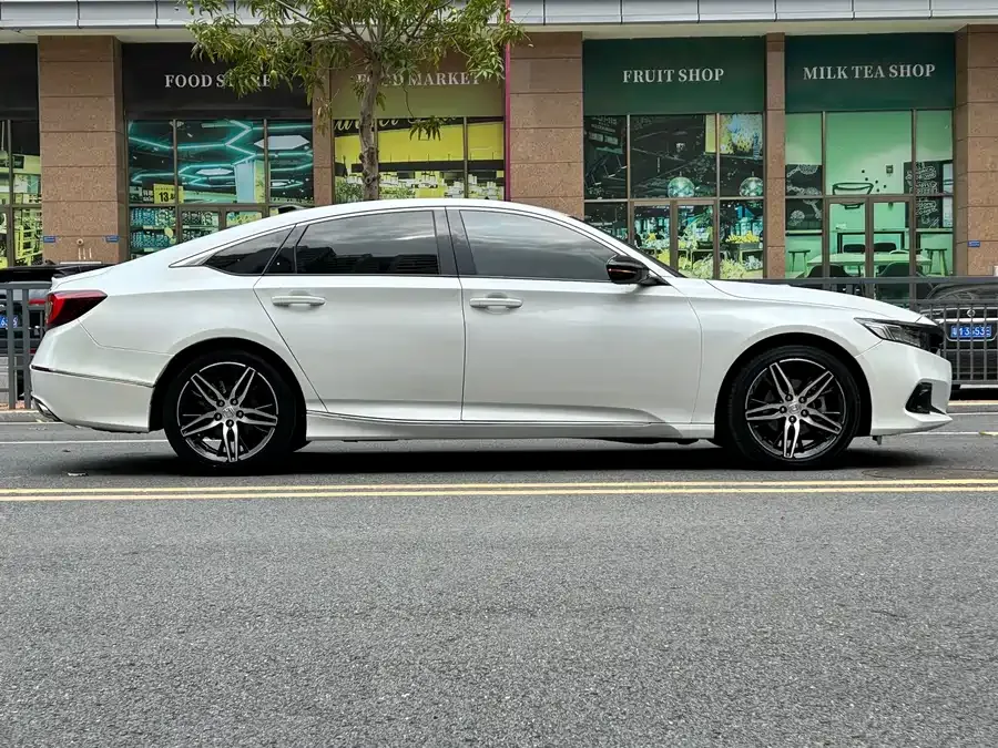 Honda Accord 2022 Accord 260TURBO Fantasy Night Premium Edition 2022 — миниатюра 4