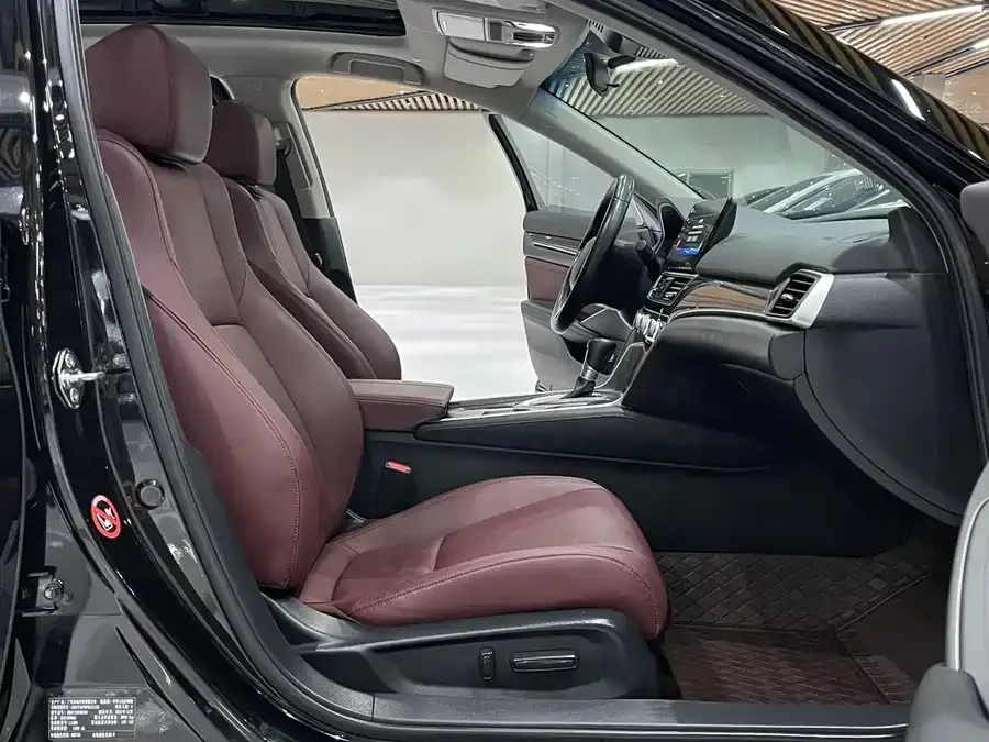 Honda Accord 2022 Accord 260TURBO Fantasy Night Premium Edition 2023 — миниатюра 2