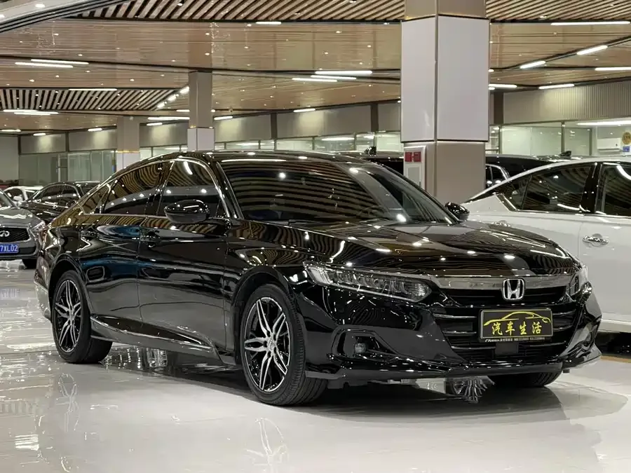 Honda Accord 2022 Accord 260TURBO Fantasy Night Premium Edition 2023 — миниатюра 3
