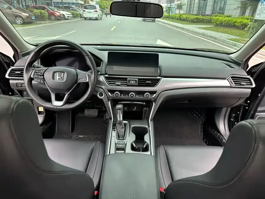 Honda Accord Accord 2022 260TURBO Deluxe Edition 2022 — миниатюра 2
