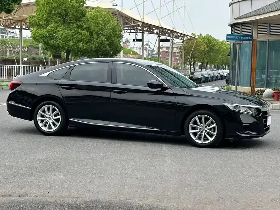 Honda Accord Accord 2022 260TURBO Deluxe Edition 2022 — миниатюра 3