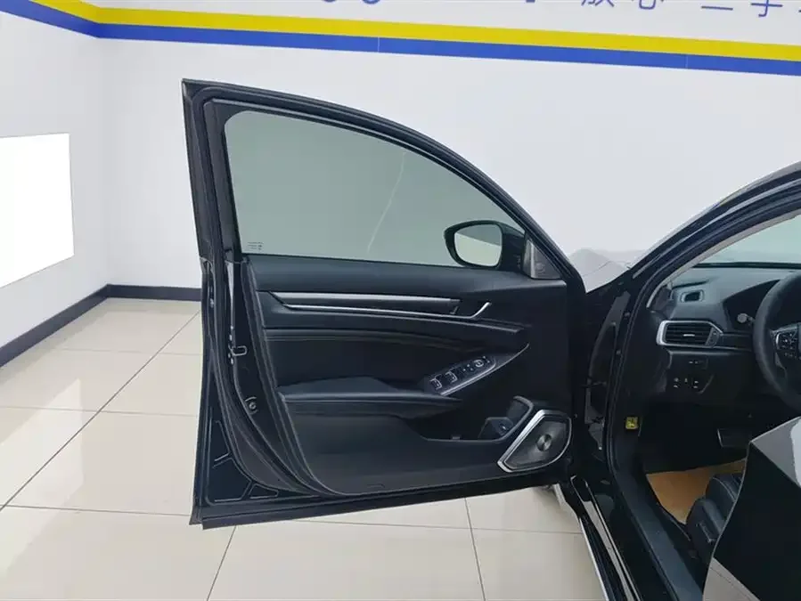 Honda Accord 2022 Accord 260TURBO Fantasy Night Premium Edition 2022 — миниатюра 4