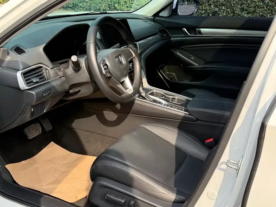 Honda Accord Accord 2022 260TURBO Deluxe Edition 2023 — миниатюра 2