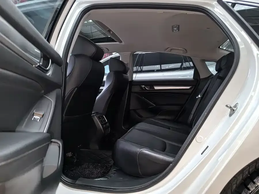 Honda Accord Accord 2022 260TURBO Deluxe Edition 2022 — миниатюра 2