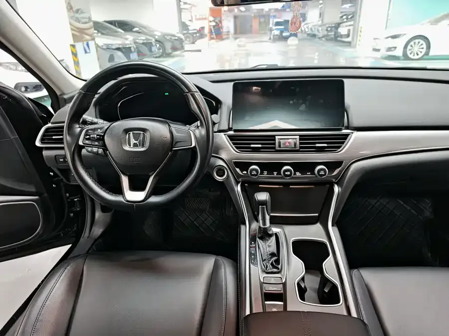 Honda Accord Accord 2022 260TURBO Deluxe Edition 2023 — миниатюра 4