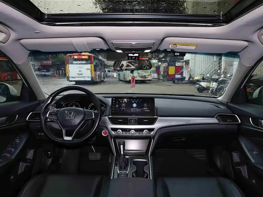 Honda Accord Accord 2022 260TURBO Deluxe Edition 2023 — миниатюра 2
