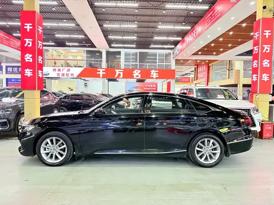 Honda Accord Accord 2022 260TURBO Deluxe Edition 2023 — миниатюра 3