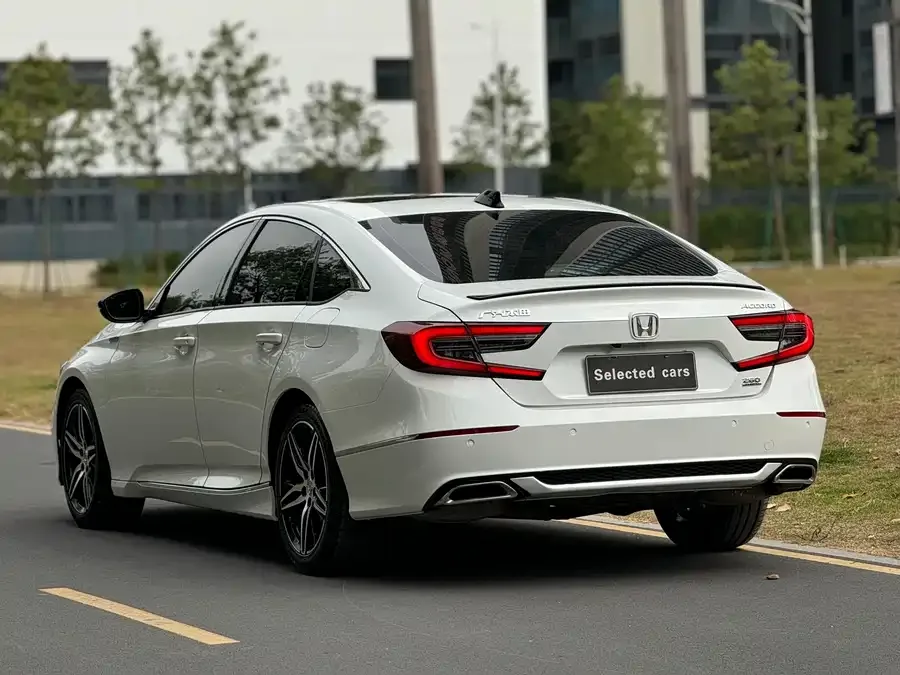 Honda Accord 2022 Accord 260TURBO Fantasy Night Premium Edition 2023 — миниатюра 4