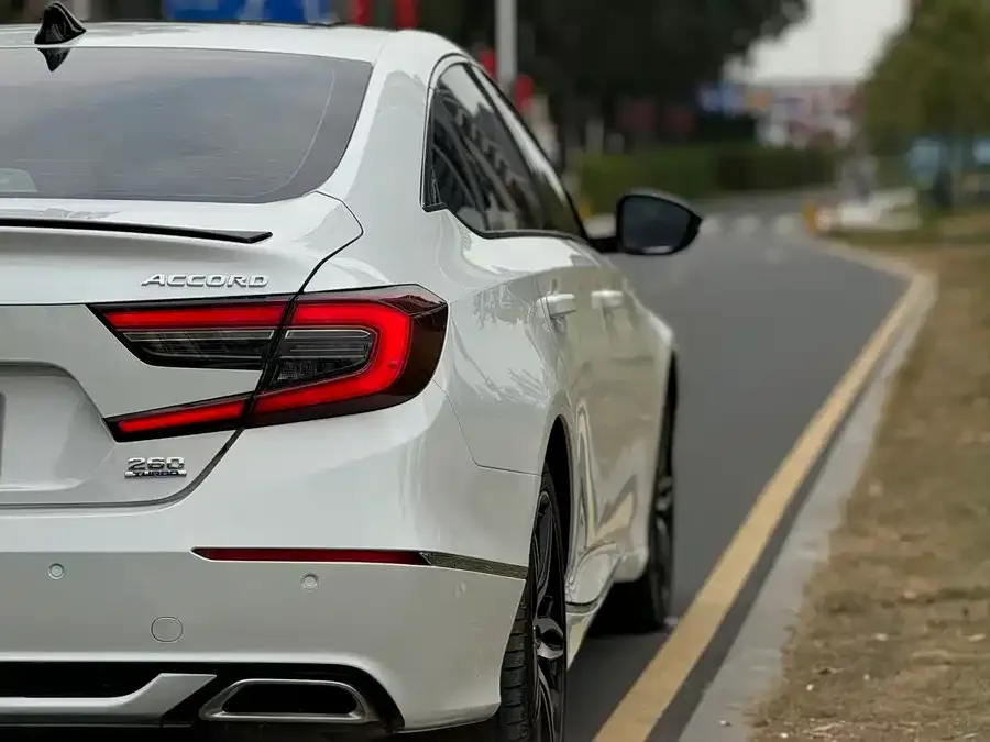 Honda Accord 2022 Accord 260TURBO Fantasy Night Premium Edition 2023 — миниатюра 5