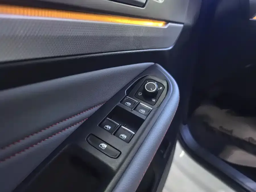Volkswagen Lamando Lingdu 2023 Lingdu L 280TSI DSG Super Hot Flagship Edition 2022 — миниатюра 2