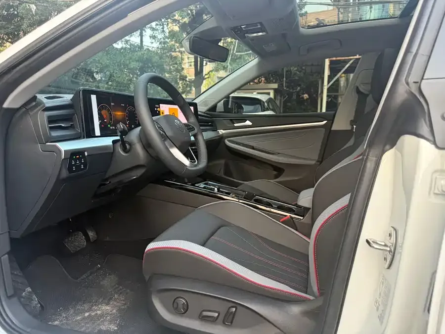 Volkswagen Lamando Lingdu 2025 Lingdu L 280TSI DSG Hot Edition 2025 — миниатюра 4