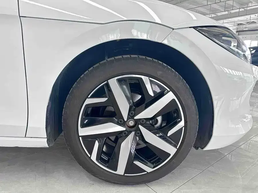 Volkswagen Lamando Lingdu 2025 Lingdu L 280TSI DSG Cool Edition 2025 — миниатюра 5