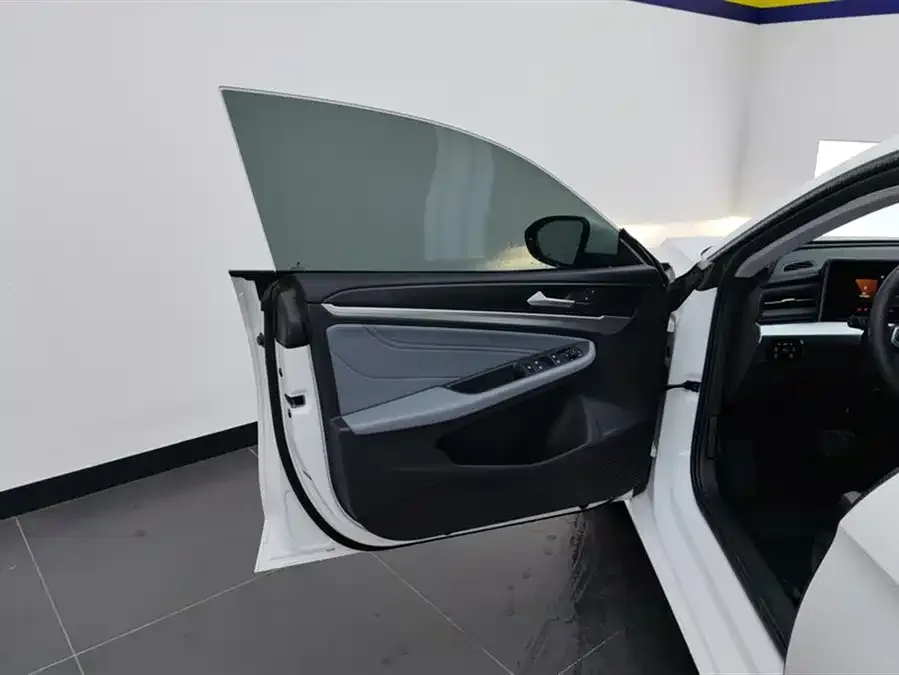 Volkswagen Lamando Lingdu 2025 Lingdu L 280TSI DSG Hot Edition 2025 — миниатюра 4