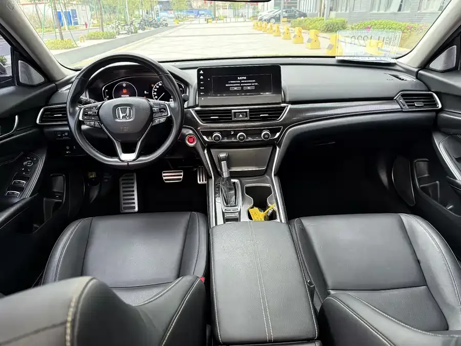 Honda Accord 2022 Accord 260TURBO Fantasy Night Premium Edition 2022 — миниатюра 3
