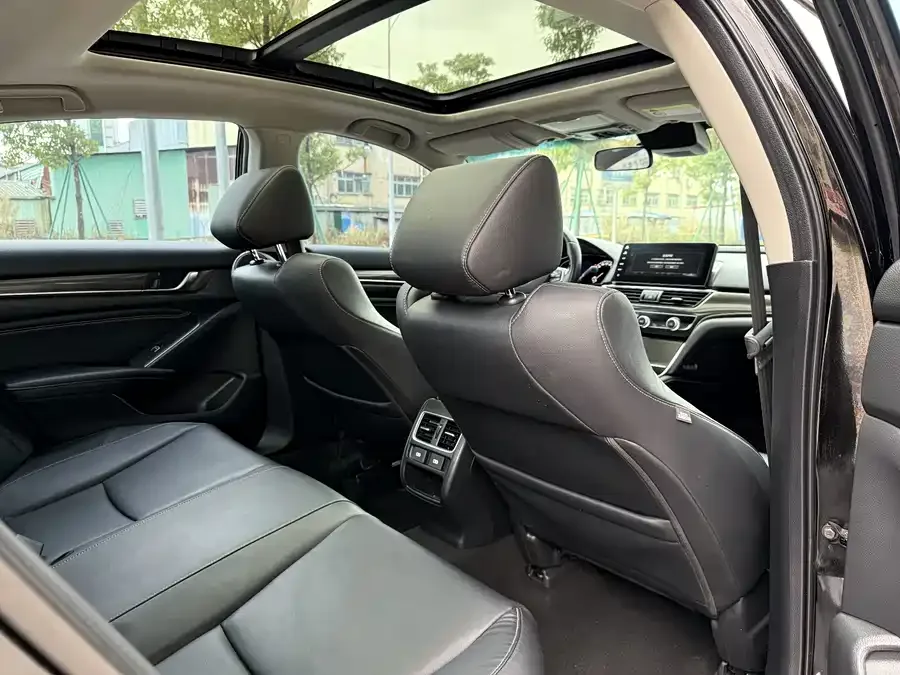 Honda Accord 2022 Accord 260TURBO Fantasy Night Premium Edition 2022 — миниатюра 4