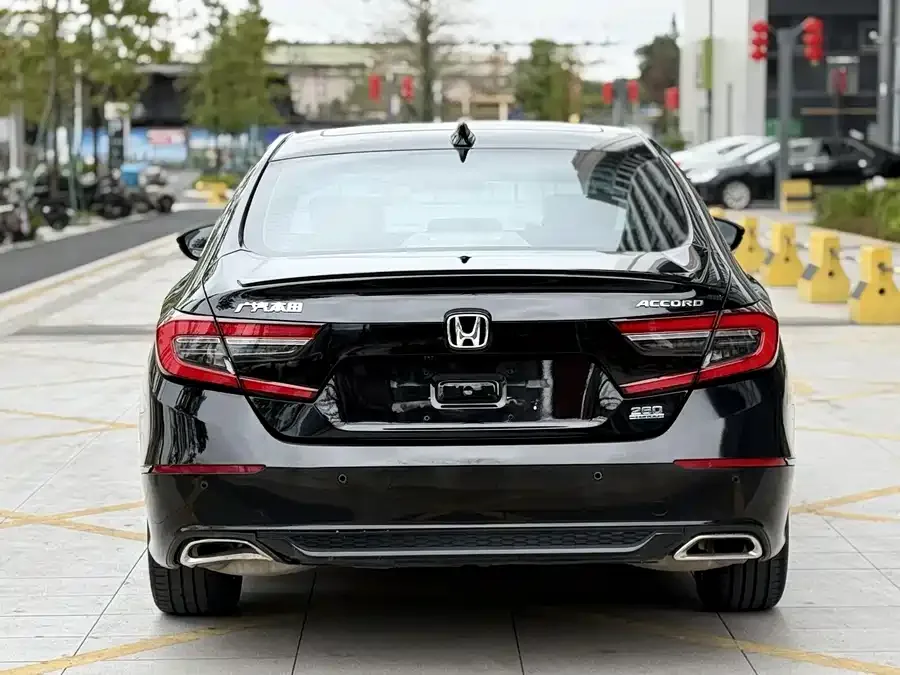 Honda Accord 2022 Accord 260TURBO Fantasy Night Premium Edition 2022 — миниатюра 5